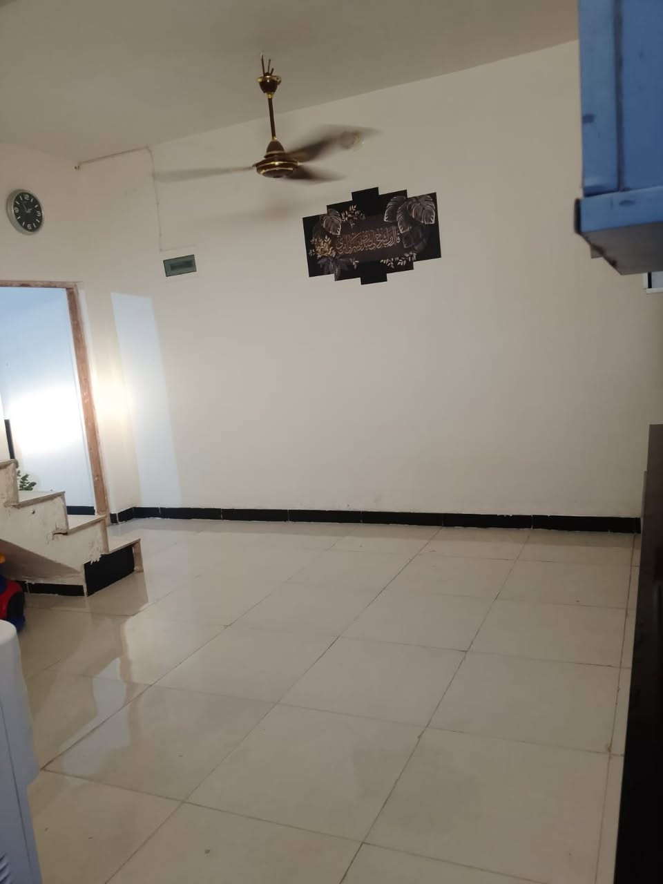 مشتمل لمساحه 120 بشارع احمد جمل بناء جديد  سند 25 يبعد عن شارع لعام 400متر 
*********** واتساب
