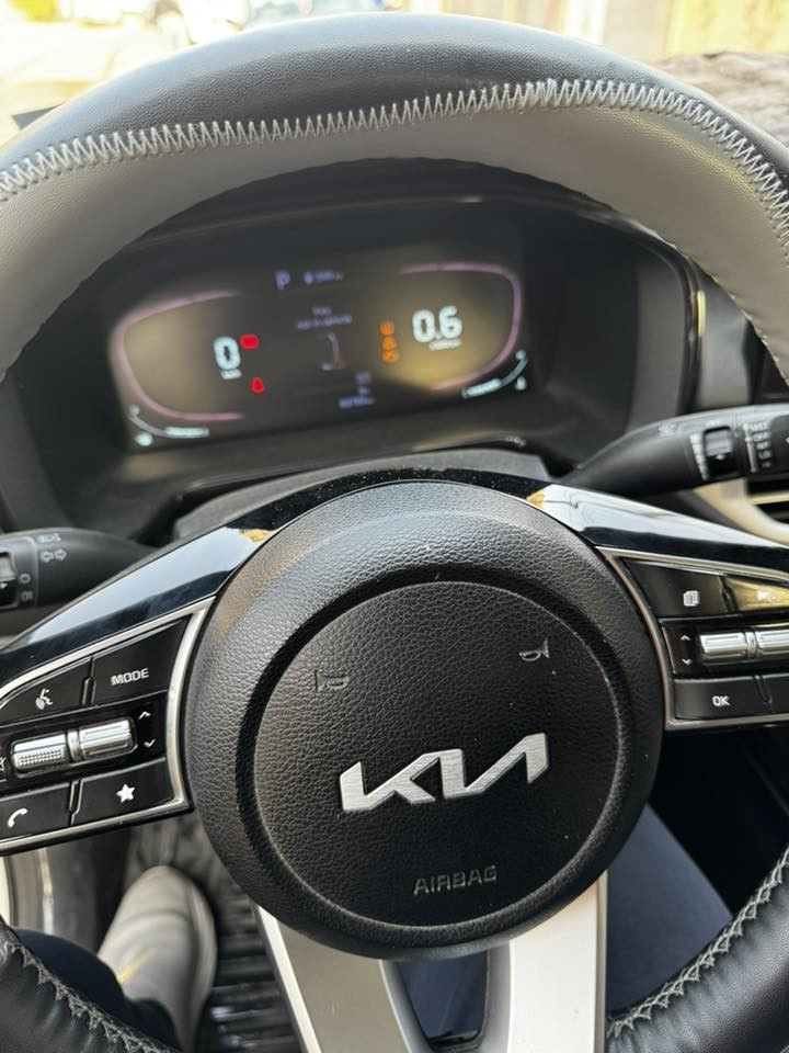 السلام عليكم k3 للبيع
موديل 2022 بيھﭑ شخوط ورصعات مثل مااموضح بلصور 
بدون بارد ولا صبغ مكينة 1500 ماشية 83 الف 
مكاني بغداد العطيفية 
السعر 128 وبيهه مجال 
للاستفسار 
***********
