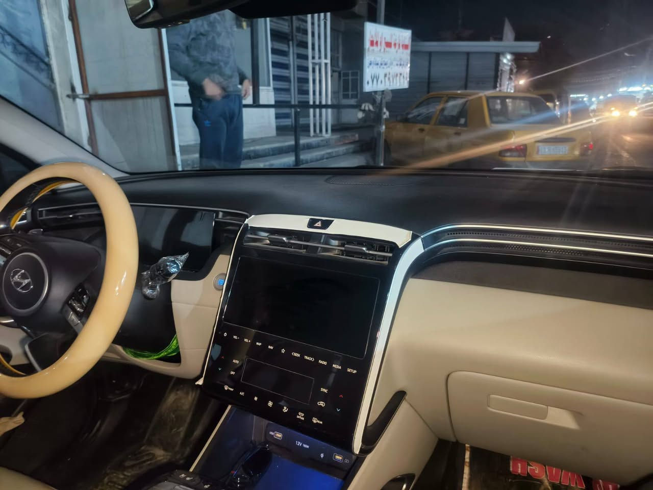 توسان موديل 23 فول موصفات ضرره سرقه جاملغ أمريكي
١.  قماره بانوراما + فتحه
٢.كامرات محيطيه ٣٦٠درجه
٣. توقف ذاتي
٤. ويل١٩
٥.كشنات تتفه تبريد
٦.كير بيانو
٧. تقديم وترجع بريمون
وبعد هواي موصفات سعر ٢٢٠ الرقم ***********
