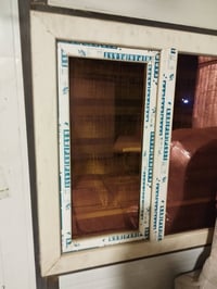 سندوش سقف وجدار والحديد والمغسلة والغربية والشباك وسخان الكل ب 500 الف...