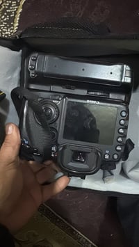 كامره كانون 7D  اكرب   بطاريتين  ناقل عدد 2  شاحنه  رام  وجنطه   سعر ع...