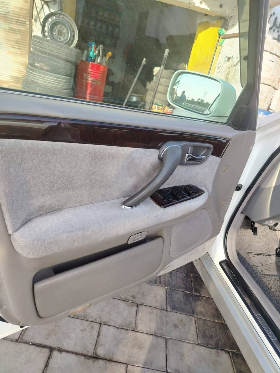 السلام عليكم
للبيع ملكه موديل 2002 رقم بغداد انكليزي مداور ثاني يوم 
السياره كلش جديده  تحوير النجف 
السياره كفاله عامه  
محرك ديفور الجبير كلش جديد  نظافته100/100 شرط 
كير نظافته100/100
تبريد ثلج 
حداديه شرط 100/100
السياره حيل متعوب عليه وجديده كلش 

مواصفاته :
 اربع دكم 
برده خلفيه 
تبريد خلفي 
محرك ديفور الجبير
ويل نجمه بلادي الاصلي وتخم تاير جديد 
اريل بلادي 
كشنات تحكم جهتين 
وباقي المواصفات الملكه المعروفه 
السياره برغي ماناقصه كلش جديده 
ترايك وين ميعجبك 
السعر 128 وبيه مجال قليل
 
مكانه النجف الكوفه حي ميسان 
للاستفسار الاتصال ***********
وخاف يطلعلك مغلق الواتساب موجود بي
