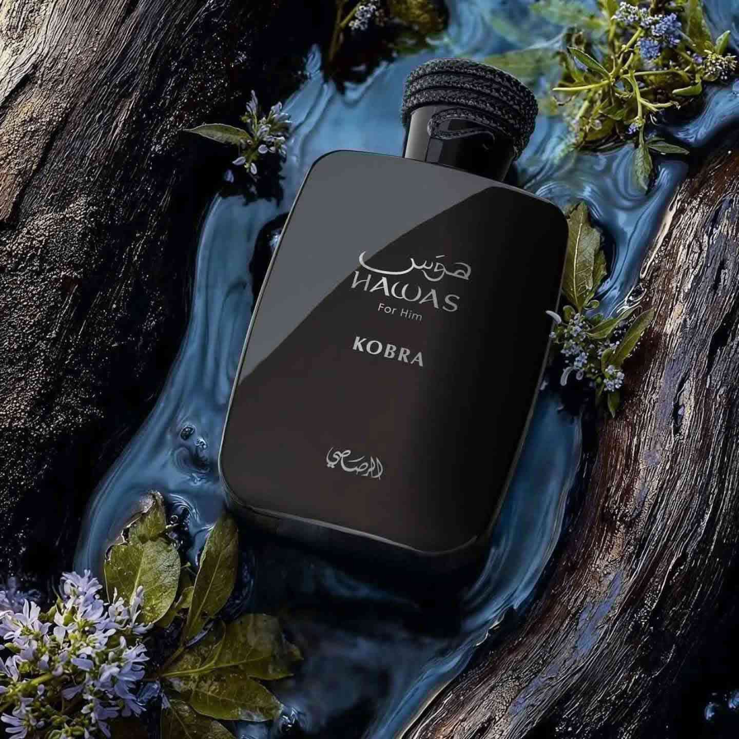 عطر هوس "كوبرا" (Hawas Kobra) هو إصدار يجمع بين الفخامة والجاذبية، ويُعد من العطور التي تعكس القوة والغموض، مستوحى من روح المغامرة والتميز.
​إليك التفاصيل الكاملة للنوتات العطرية والمميزات:
​الهرم العطري (نوتات العطر)
​يتميز العطر بتوليفة عطرية متدرجة تمنحه طابعاً فريداً:
​الافتتاحية (النوتات العليا): تبدأ برائحة منعشة وفواحة من الحمضيات الممزوجة بلمسة من التفاح الأخضر، مما يعطي إحساساً فورياً بالحيوية والطاقة.
​القلب (النوتات الوسطى): ينتقل العطر إلى قلب دافئ يحتوي على التوابل الناعمة مثل الهيل والقرفة، مع لمسات خفيفة من الأزهار التي توازن حدة التوابل.
​القاعدة (النوتات الأساسية): تستقر الرائحة على قاعدة قوية ومستدامة من خشب الصندل، العنبر، والمسك، مما يمنح العطر ثباتاً عالياً ورائحة رجولية جذابة تدوم طويلاً.
​معلومات إضافية عن المنتج
​التركيز: Eau de Parfum (أو دي بارفيوم)، مما يضمن ثباتاً ممتازاً وفوحاناً ملحوظاً.
​الحجم: 100 مل (3.38 أونصة سائلة).
​التصميم: يأتي في زجاجة سوداء أنيقة توحي بالفخامة، مع غطاء معدني وتفاصيل مستوحاة من جلد الأفعى (الكوبرا) لتعزيز مفهوم القوة والسيطرة.
​الاستخدام: مثالي للمناسبات الرسمية والمسائية، كما يمكن استخدامه يومياً لمن يفضلون الروائح القوية والمميزة.
​لماذا يُنصح به؟
​يعتبر خياراً رائعاً لمن يبحث عن عطر يجمع بين الانتعاش في البداية والعمق الخشبي في النهاية، وهو مصمم ليدوم طويلاً على الملابس والجلد، مما يجعله استثماراً جيداً لمجموعتك العطرية.

متوفر الان لدى سامي للعطور ومواد التجميل 
____________________________

العنوان:🔻العراق الموصل حي الكرامة🔻

‏‎يوجد لدينا توصيل لكافة أنحاء العراق🚚

‏‎للطلب او الاستفسار (واتساب ) 👇

❇️☎️0️⃣7️⃣7️⃣0️⃣7️⃣4️⃣4️⃣9️⃣2️⃣5️⃣8️⃣

☎️0️⃣7️⃣5️⃣0️⃣3️⃣3️⃣2️⃣5️⃣9️⃣8️⃣8️⃣

او مراسلتنا على بريد الصفحة الان📥

‏‎🔱 تسعدنا زيارتكم 🔱

‏‎سامي للعطور ومواد التجميل 😘
وجهتكم الاولى لعالم العطور والتجميل❤️
الحجز مفتوح والاستلام خلال يومين فقط↪️

عنوان الكوزمتك على خرائط كوكل👇📍🗺️

https://maps.app.goo.gl/jk3FJXKeUUixF3oT8

 رابط الإنستغرام 👇

https://www.instagram.com/sami_perfumes0

رابط التيك توك 👇

https://www.tiktok.com/@samiperfumesandcosmetics


**إذا كنت صاحب هذا الإعلان وتريد حذفه لأي سبب، رجاءا أرسل رسالة إلى الدعم الفني**