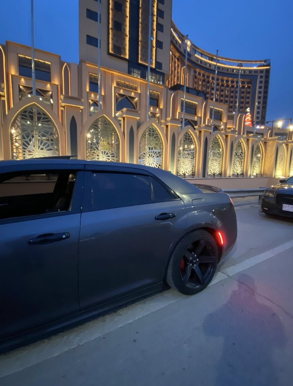 السلام عليكم اوباما اس كولد وارد كندي 🇨🇦 
سياره كلين دخله هنا بيه جاملغ خلفي صبغ 
الشايب 300s كولد البجم العريض 
اوباما 300s موديل 2017
-محرك 6 سلندر 3600 
-حساس خلفي  
-زنون بلادي عدسة عالي ناصي 
-شاشة كبيرة (كار بلي) 
-سقف بنوراما قطعتين 
-ويل ٢٠ نحمه خسفه اصلي مختم مكفول 
-بصمة ابواب تشغيل عن بعد
-السيارة تو ويل 
-كير ماوس 
-كراسي كهرباء
-كراسي امامي تدفئه 
-كراسي جلد 
-كشنات جلد  (مختوم اس بلاد لون ذهبي )
-سكليتر كهرباء 
-ستيرن كهرباء (تدفئه ستيرن)
-شفتات ستيرن
-سستم صوت (الباين)  
-ماشية 129
-وبيهة مواصفات بعد
-مواصفات ال s كولد اديشن  فول مواصفات 
-السيارة نصبتهة بل حقيقة احلة من الصور 
-المكان بغداد 
-السعر 230 
-الاستفسار   ***********
ملاحضه سياره ممشى اربيل قبل ٤ اشهر  دخلت سياره جديده صدر تخم تاير تراي زيرو مابيه  مصرف ابدد
