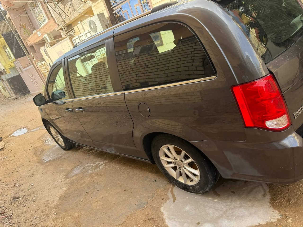 السلام عليكم للبيع او مراوس 
‏دوج كرفان 2018
‏مواصفات sxt فول 
‏بيبان كهرباء 
‏جنطة كهرباء 
‏كشن سايق كهرباء
‏جام كهرباء 
‏نضام ايكو اقتصاد بانزين 
‏كشنات vip ملكي 
‏كشنات بلع +جلد
‏فرس ارضي 
‏ثلاث قطع تبريد 
‏تثبيت سرعة
‏مانع انزلاق 
‏باتري جديد
‏تخم تاير جديد قبل كم يوم شديتهن 
‏حادثها بامريكا 3 قطع بدون ايرباك صور حادثها موجودة بالخاص 
‏وبيها رشات صبغ فقط بلعراق اثر شخوط و توحيدلون بدون ضربه شرط شاصي لغد ايرباك مكفول السعر 146 و بيها مجال 
‏رقم بابل دولي باسمي تحويل ثاني يوم هزه جديدة 
‏مكاني كربلاء 
‏للاتصال ***********
موجود على الواتساب 
‏
