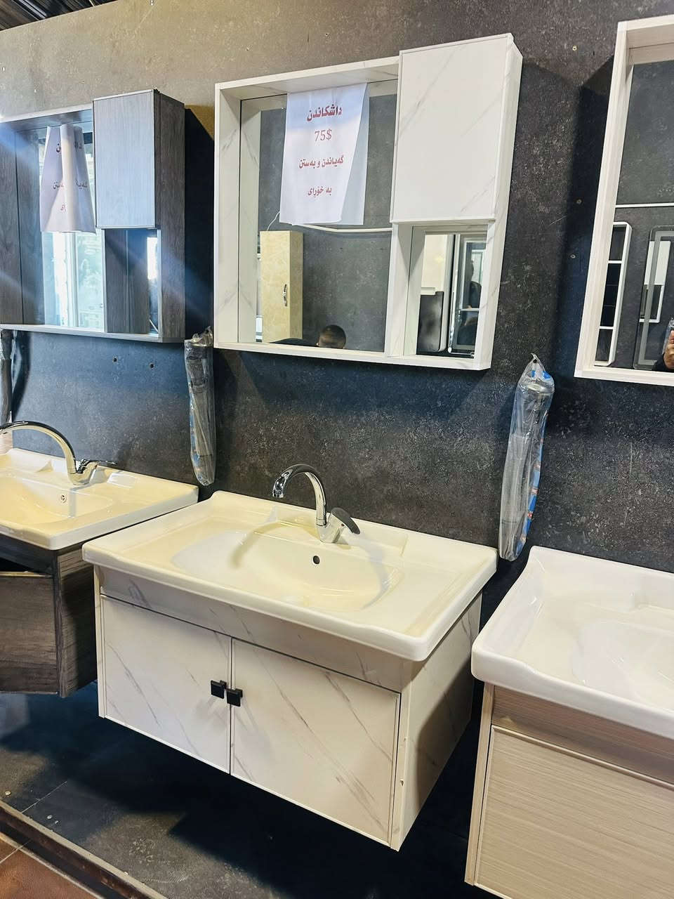 إلى وكلائنا في العراق وصول لدينا مغاسل رئاسي حجم89cm إلى شركة جه نكين اسعار مناسبه اصحاب محلات ومجمعات وشركات ***********
