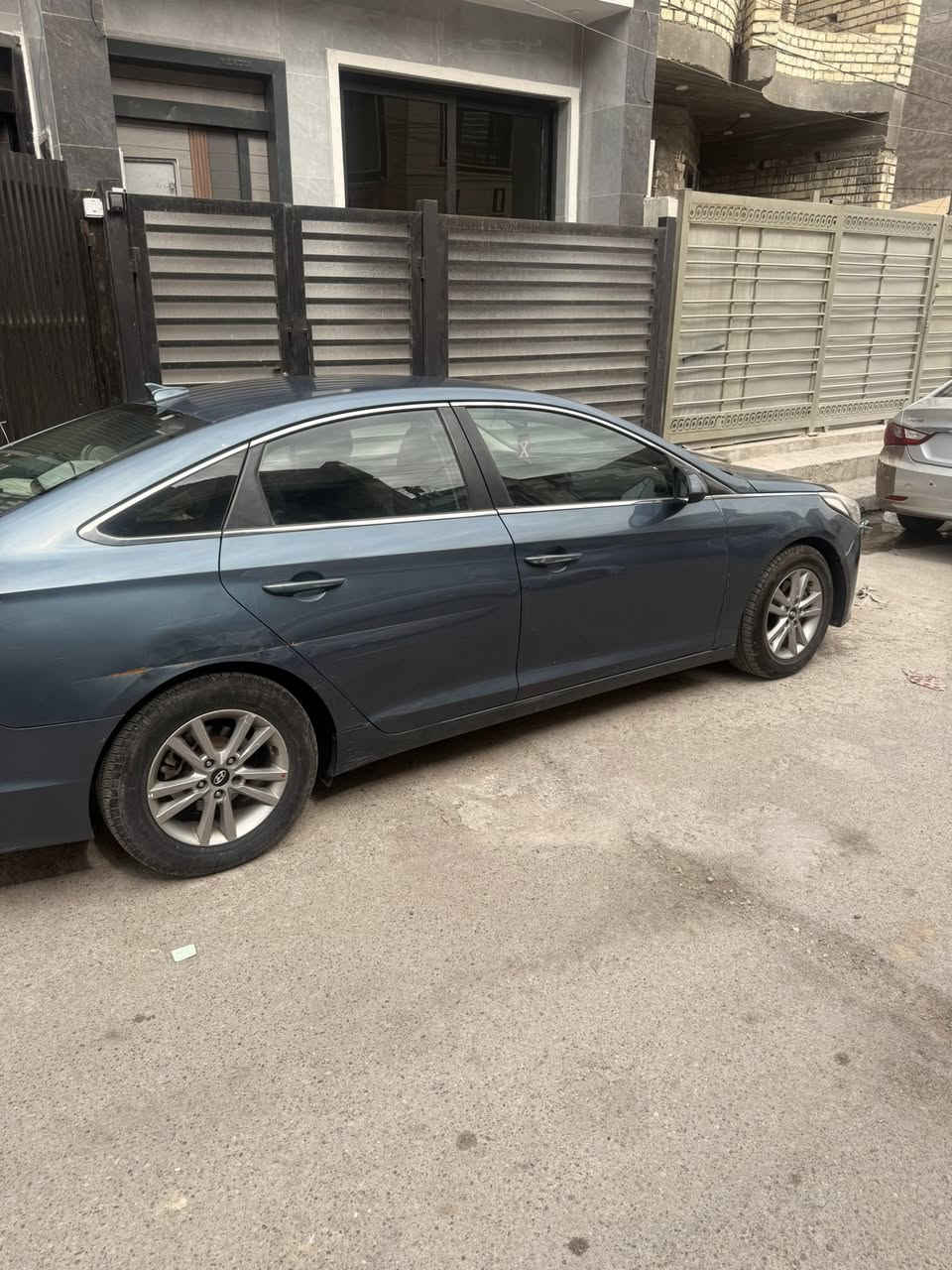 سوناتا 2016 سونارها موجود
سيارة خير من الله وتخبل 
محركهه 2000 GDI
كشنات جلد 
سنتر لوك 
3 مودات قيادة 
وبعد هواي مواصفات 
سعرهه 105 وبيهه مجال حك الجيه 
***********
