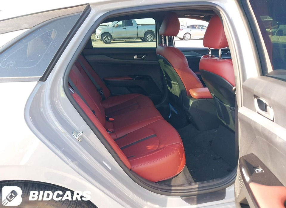 السلام عليكم K5 JTLain فول 1/1شهداء جاهزه بدون ايرباك وعابر جاهزه من كلشي ما نقصه اي شي السعر المطلوب 165 مع المجال العنوان السماوه السكك *********** علما الرقم قادسيه شهداء والف هلا بيكم موديل 2024 ورقم الشاصي يمك
