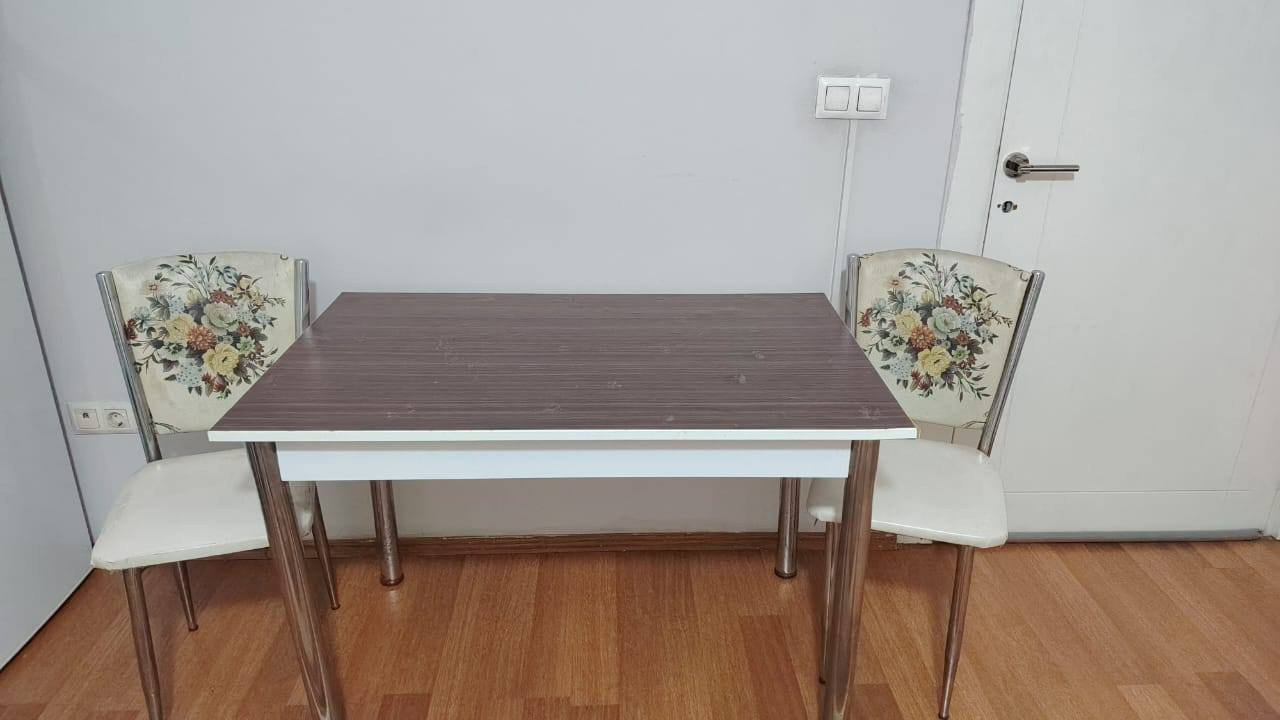 غسالة كوسونيك 6 كيلو 150 الف
براد ماركة LG سعر 150 الف
ميز طعام مع كرسي عدد 2 (20000 الف) 
للبيع التواصل على الرقم ***********
