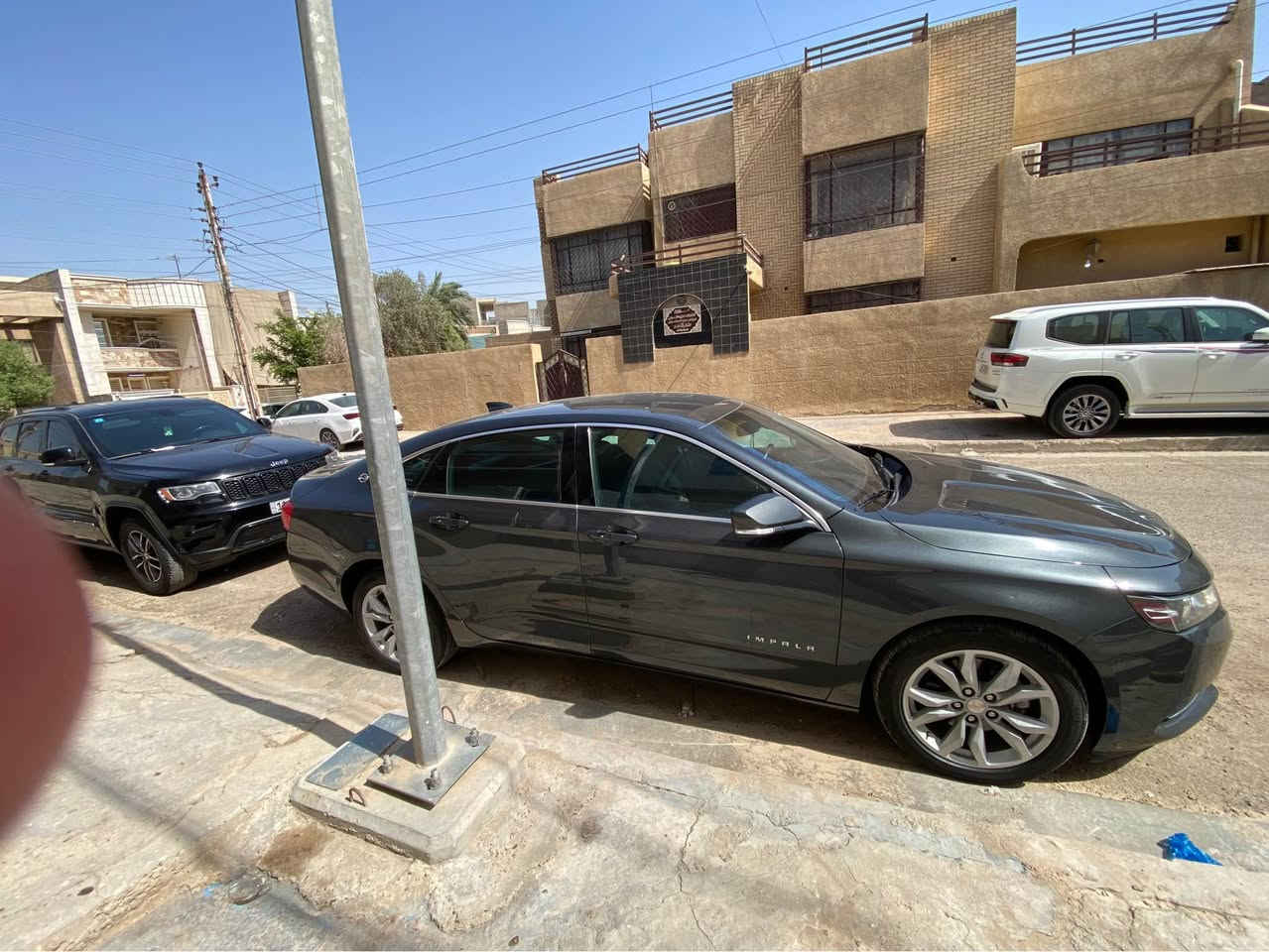 سلام عليكم شوفر ليت امبالا ٢٠١٩ محرك ٣٦٠٠ 
داخل جلد بصمة تدفئة بالكشنات والستيرن 
تحكمات ستيرن 
بيها صبغ جاملغ والدعامية ونص الباب مال السايق اثر الحادث الي مرفق بالصور مال امريكا السيارة نضيفة ومرتبة وخير من الله تخم تاير جديد تبريدها ثلج 
مكانها بغداد حي الجهاد ***********
السعر ١٢٥ وبيها مجال ماشية ١٠٥  km واسف عالاطالة بغداد, العراق
