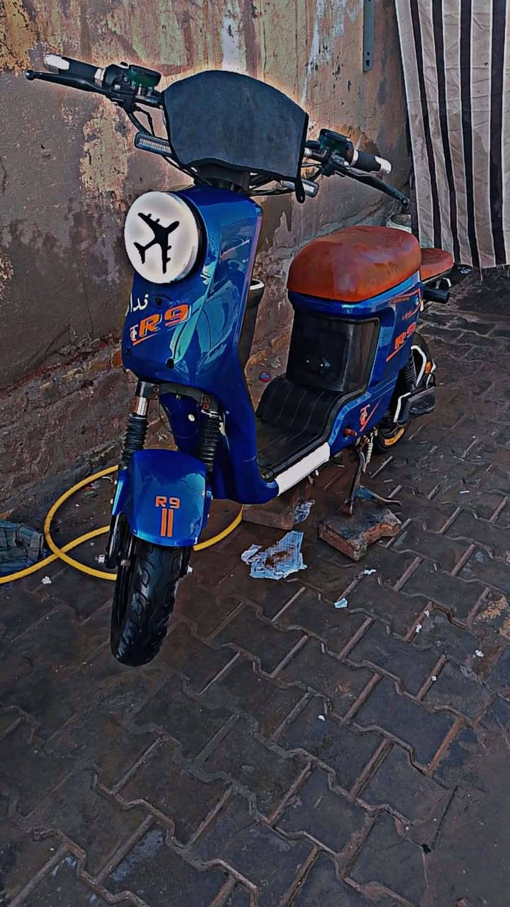 دراجة R9 مديل 26 و الشركه ريان
الدراجه حلوه و سريه و خفيفيه و تشيل وزن عالي الدراجه كلشي شغال بيه هورن عالي و الضويه كله شغاله هيه 4 نمر و السرعة 120 مو العادية 109 و البطاريات 22 امبيرر ريان و البريك بل مكان دبلات دوم ما تحس بل طسه و بيه حساس كلش قوي بس تلمس الدراجة تكوم تنطي انذار عالي الدراجه كلش حلوه و ما بيه اي عيب المكان بصره زبير السعر 450 و بي مجال و أكو مراوس الرقم ***********
