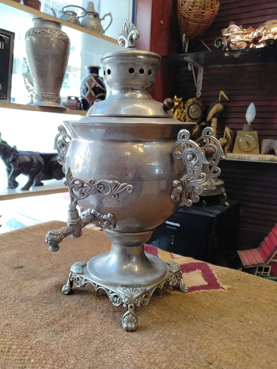 سماور روسي بحالة ممتازة
السعر لطفا ٣٢ دينار شامل التوصيل 
عمان جبل الحسين 
***********798586499


**إذا كنت صاحب هذا الإعلان وتريد حذفه لأي سبب، رجاءا أرسل رسالة إلى الدعم الفني**