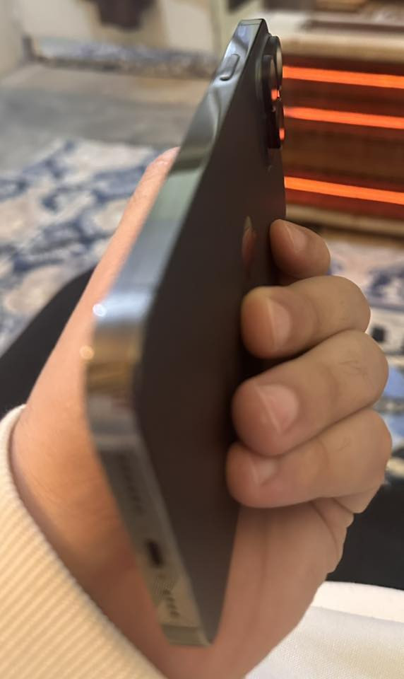 ايفون ١٣ برو ماكس
الجهاز نضافة جداً عالية
وتر برو غير مفتوح او مصلح او مستبدل بي قطعة
الجهاز ياباني يعني مو( بالة تاخده وره يومين تطلعلك رسالة ) 
ذاكرة ٢٥٦ 
بطارية ٧٧ انطي بيها و بالجهاز كلة ضمان 
السعر ٥٧٥ 
العنوان بغداد البلديات تاخذه من باب البيت
***********
