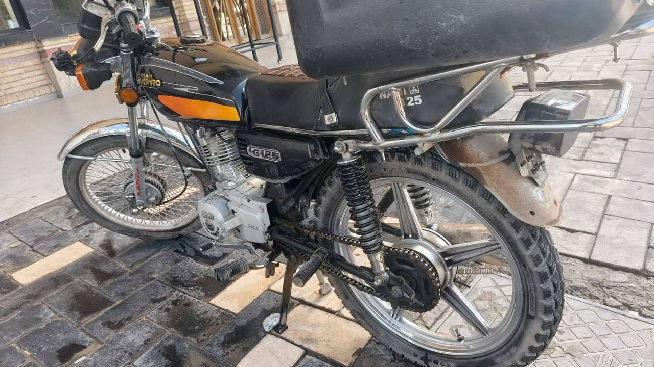 سلام عليكم دراجه نامة مديل ١٨ تعمير ٢٠ اوراق اصولي وكيلها حمودي العارضي شرط ترقيم سعر ٥٠٠وبيها مجال لطيبين ***********متوفر واتساب ملاحضة دراجه شغاله بس عايزة تجفيت ستوها تبخر قليل كلش قليل
