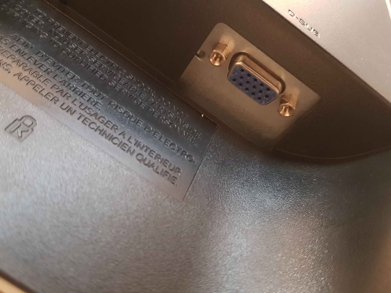 السلام عليكم 
متوفر شاشة مونيتر LG حجم 19 
منفد Vga 
نظافة %90 
السعر 35 الف 
متوفر خدمة التوصيل الي جميع المحافظات
***********
*********** أربيل, العراق
