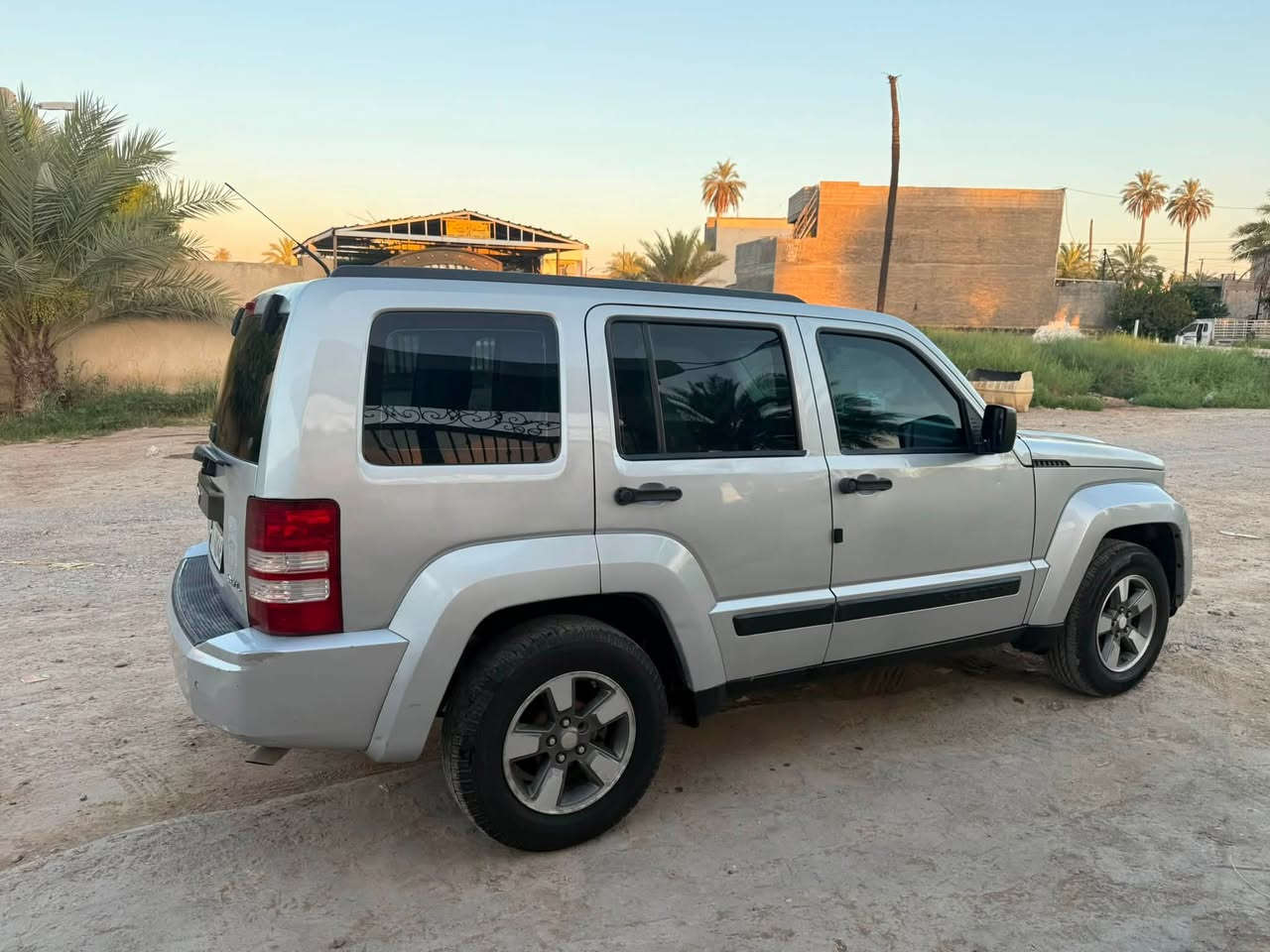 جيب ليبرتي ٢٠٠٨ بغداد سياره باسمي اصدار سنويه ورقم جديد سياره جاهزه مابيها اي نقص مكان السياره بغداد الفحامه قرب جزيره بغداد السياحيه 
غير متواجد ع فيس 
***********
