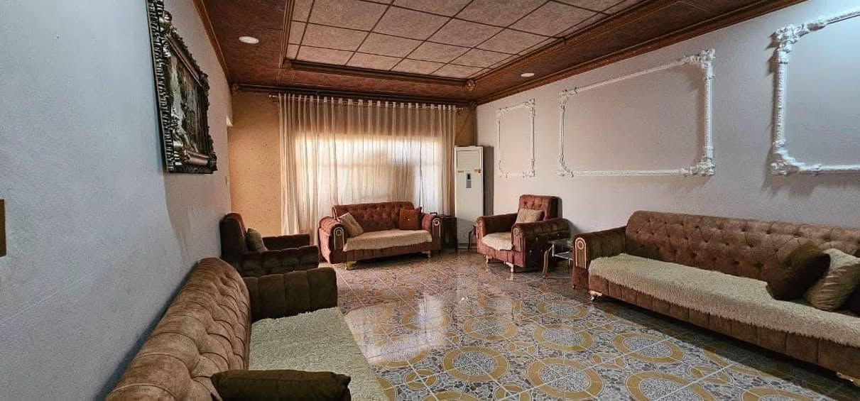 دار للبيع طابو طابق واحد

مساحة ٢٠٠ متر واجهة ١٠

يحتوي على غرفتين نوم و هول و مطبخ واستقبال و صحيات و كراج سيارة

موقع كركوك قادسية الثانية خلف شارع ريسي سوق الخضروات قرب محطة طاهر.

سعر 115 ومجال

للاستفسار ***********
***********
