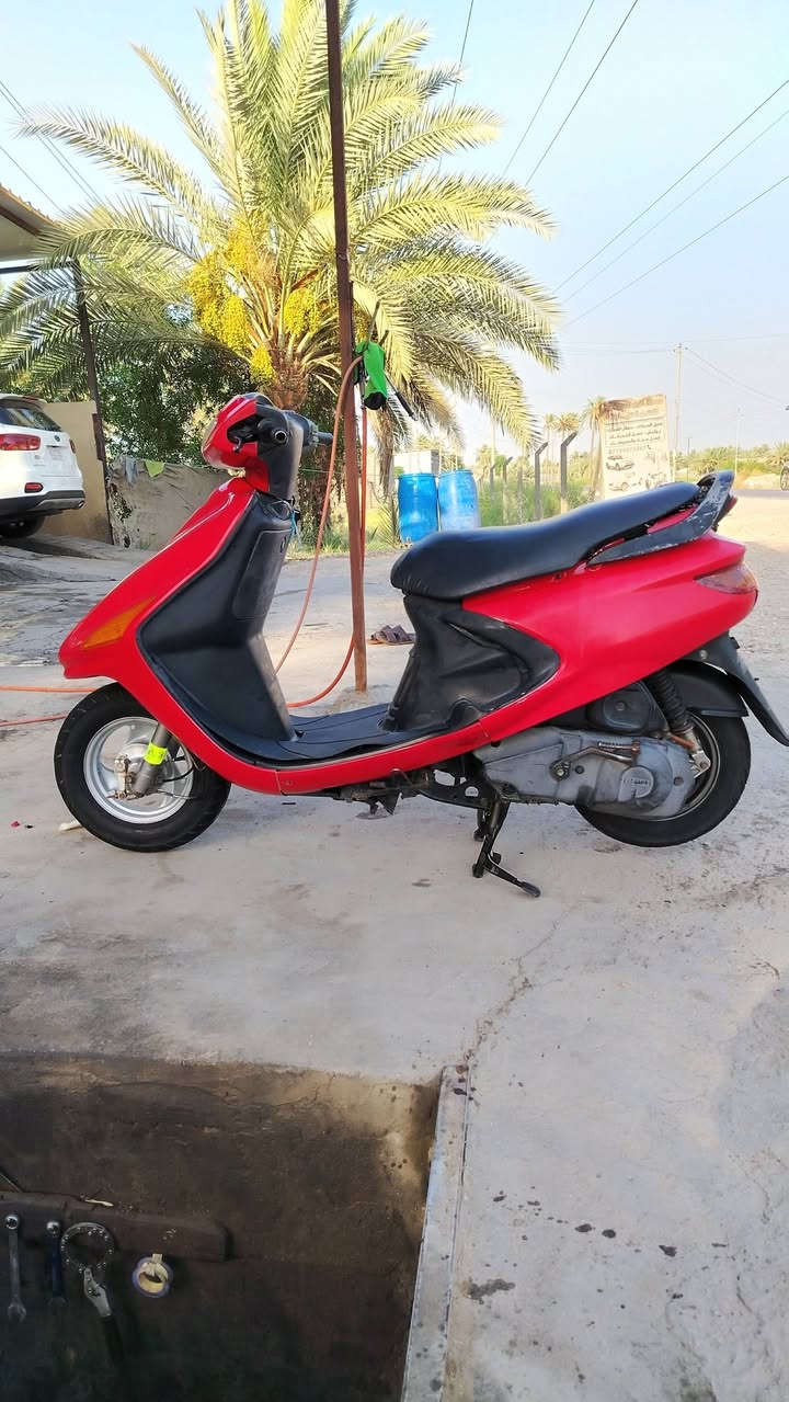 السلام عليكم للبيع فراشة كرستال كلشي شغال بيه لايت عالي ناصي اشاير دبل إشارة سلف هندر كيج بانزين مكينه ناعمه شلعه معدل خير من الله السعر 450 وبيها مجال مكان الدراجه بابل ناحيه النيل للاستفسار الاتصال على الرقم ***********
