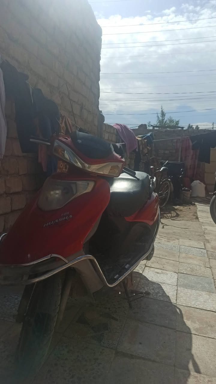 السلام عليكم
هوشا f29  موديل 21 للبيع الدراجه شغاله 
دراجهه نضيفهه 
سلف 

اشاير شغاله 

لايت امامي +الخلفي 

كهربائياتها كلها شغاله 

درع 

كفرات بلاديه

بريك امامي 
وخلفي 

تاير خلفي جديد 

كابريته بلاديهه +كابريتهه ثانيهه تجاري تاخذهن وبلعافيهه عليك 
دراجه تاخذها داريها دهن وبانزين وماعليها بعد 
تواصل واتساب او خاص تتفضل 
***********
