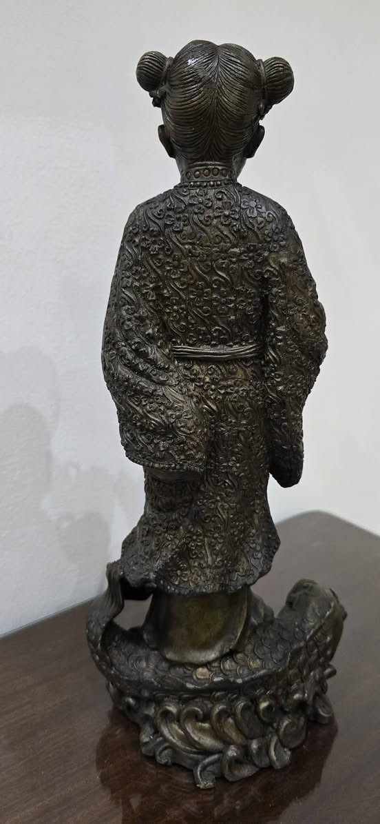 تمثال برونز شينواة 
 الشخصية / لان تساي خه (Lan Caihe)، وهي واحدة من "الثمانية الخالدين" في الثقافة  الصينية
  يظهر التمثال فتاة ترتدي رداءً مزخرفاً وتحمل سلة زهور، وتقف فوق قاعدة على شكل سمكة 
ارتفاع/ 41 سم 
السعر / 25 الف


**إذا كنت صاحب هذا الإعلان وتريد حذفه لأي سبب، رجاءا أرسل رسالة إلى الدعم الفني**