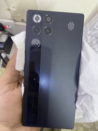 ريد ماجيك 11 برو ذاكره ٢٥٦ غراضه كارتونه وشاحنه وكاله بالاضافه إلى كفر...