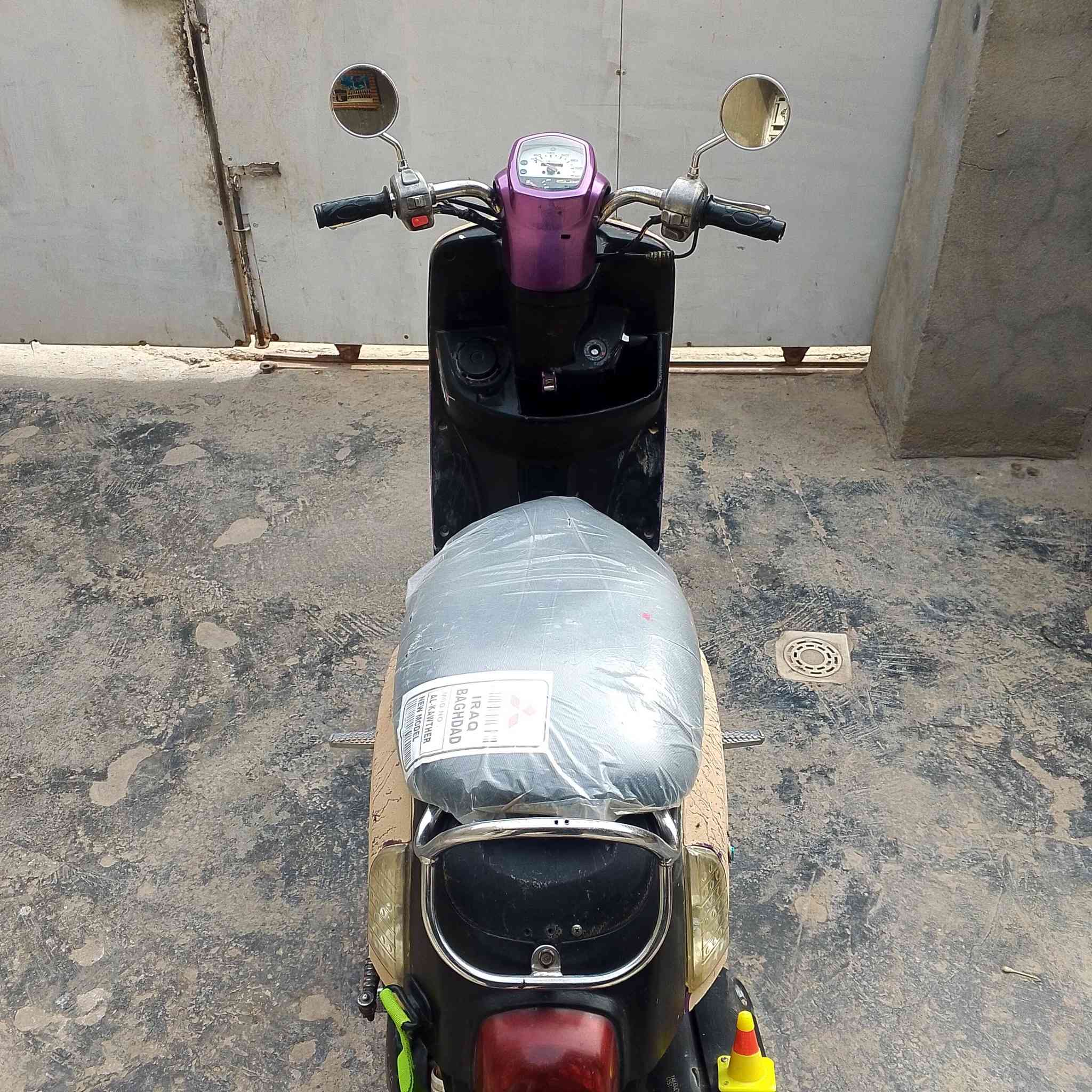 سلام عليكم دراجة بوليس للبيع كابريتر كهربائية كله شغلة سلف شغال هندر شغال أي نقص ما بيها خير من الله سعر 600 وبيه مجال مكان محموديه ***********
