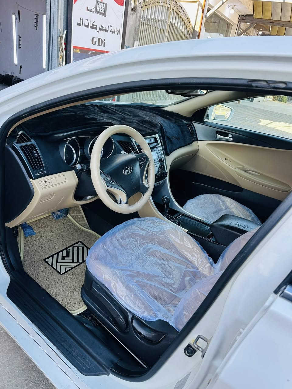 سوناتا 2011 خليجي سياره كفاله عامه
بيها فقط يم الرقم الخلفي صبغ قليل 
مكينه 2400 دوش
تبريد قطعتين
بانوراما 
شفتات سترين +تحكم
حساسات خلفيه
رقم بغداد بأسمي سنويه لل2030 سياره جديده وجاهزه من كلشي السعر 125 
***********
