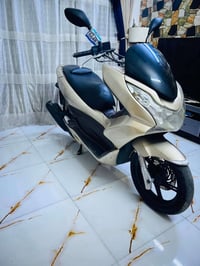 دراجة pcx جيل اول لون مميز مكينه 125 الدراجه خير من الله بيه تخم تاير ...