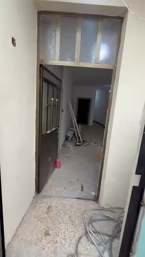 شقق للايجارالاعظميةشارع الضباط مقابل جامع العساف مساحة١٠٠ مترغرفتين وصالة خدمات للحجزوالاستفسار ***********
