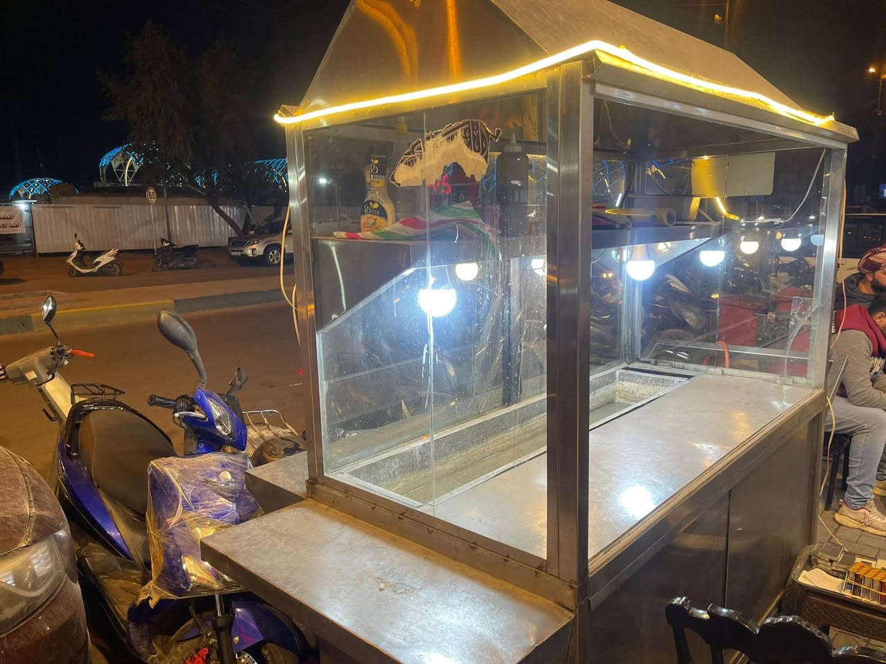 السلام عليكم عندي غراض مطعم للبيع عربانه ميزين براد مستخدم شغال مكاني الكاظميه للاستفسار …حيدر*********** السعر٨٥٠ وبيهن مجال الله يرزق الجميع
