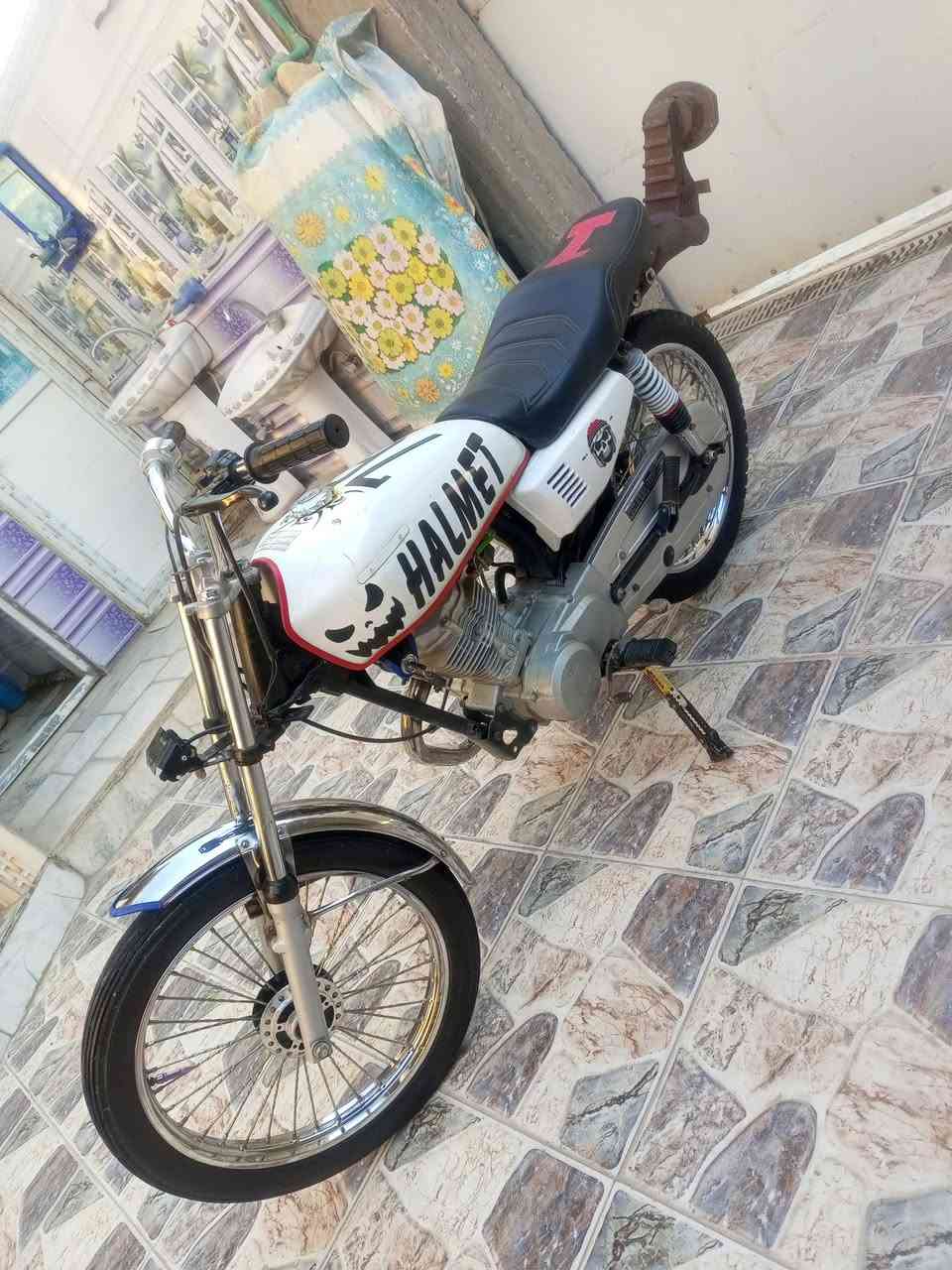 السلام عليكم
 كلك كلك الشاصي نامه 
ومكينه سيجي موديل 25 
 السعر 450 وبيهه مجال .والخاص مفتوح


**إذا كنت صاحب هذا الإعلان وتريد حذفه لأي سبب، رجاءا أرسل رسالة إلى الدعم الفني**