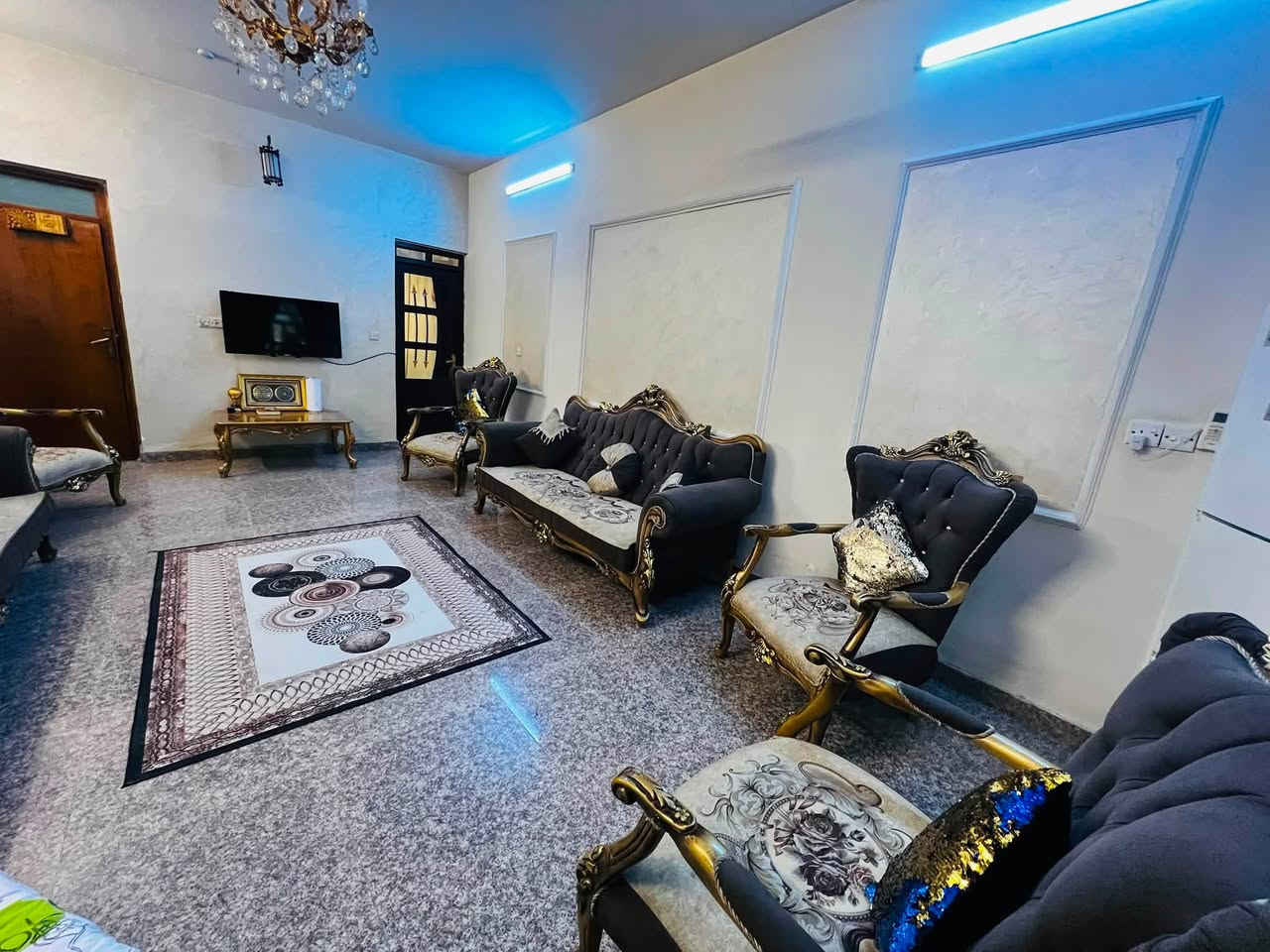 تخم قنفات ملكي تركي عشره مقاعد سع  ٨٥٠ مكاني حي الحسين


**إذا كنت صاحب هذا الإعلان وتريد حذفه لأي سبب، رجاءا أرسل رسالة إلى الدعم الفني**