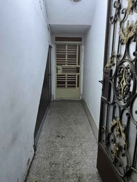 متاح للإيجار شقة للإيجار نظيف جدا  غرفة وصالة وخدمات  مدخل معزول العنو...