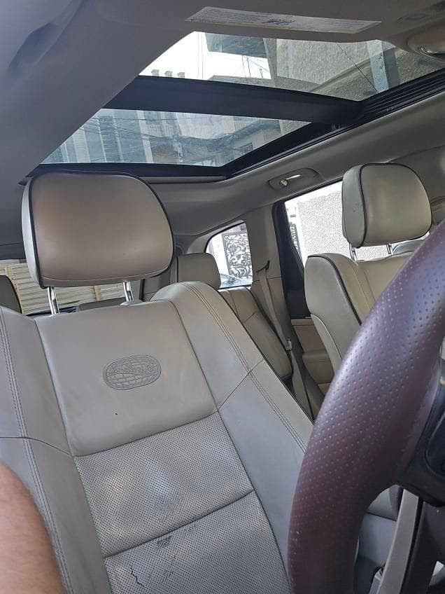 جيب شيروكي 2014 اوفر لاند أعلى مواصفات 
محرك 3600
جكات تصعد وتنزل السيارة 
تدفئة تبريد كشنات 
اشاير ترحيب كشنات جلد داخل بيجي
كشنات كهرباء نظام ايكو 
دفع رباعي شاشة كبيرة محدثة SRT
شفتات سرعه
بانوراما طكتين
حادثها جاملغ وبنيد 
صدرها جديد موبار اصلي
جكات امامي وخلفي جديد 
واهواي مواصفات بيها لاستفسار أتصل
*********** بغداد, العراق
