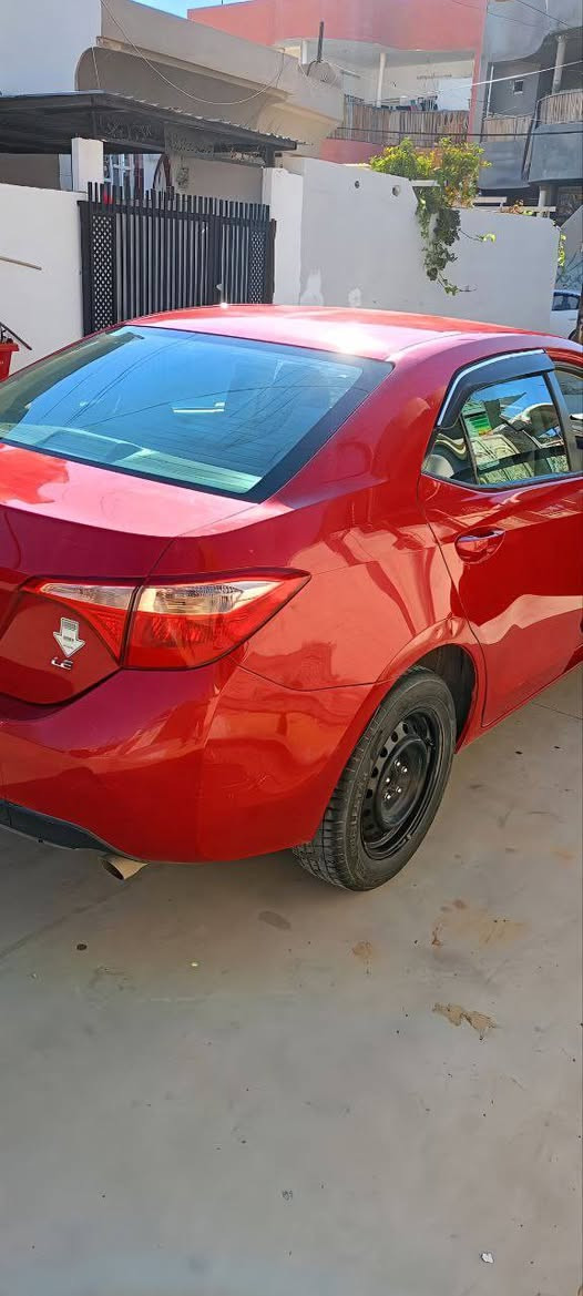 السلام عليكم تويوتا كورولا للبيع موديل 2017 سوره السونار موجوده مع الصور والسعر 135 وبها مجال مكان السياره طوزخورماتو هذا رقم الموبايل ***********
