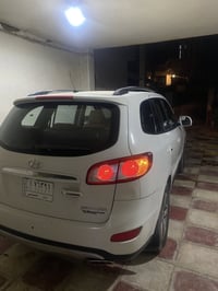 للبيع او المراوس. شعدك نزل  سنتافي 2012 فول مواصفات1/1 محرك4سلندر 2400...