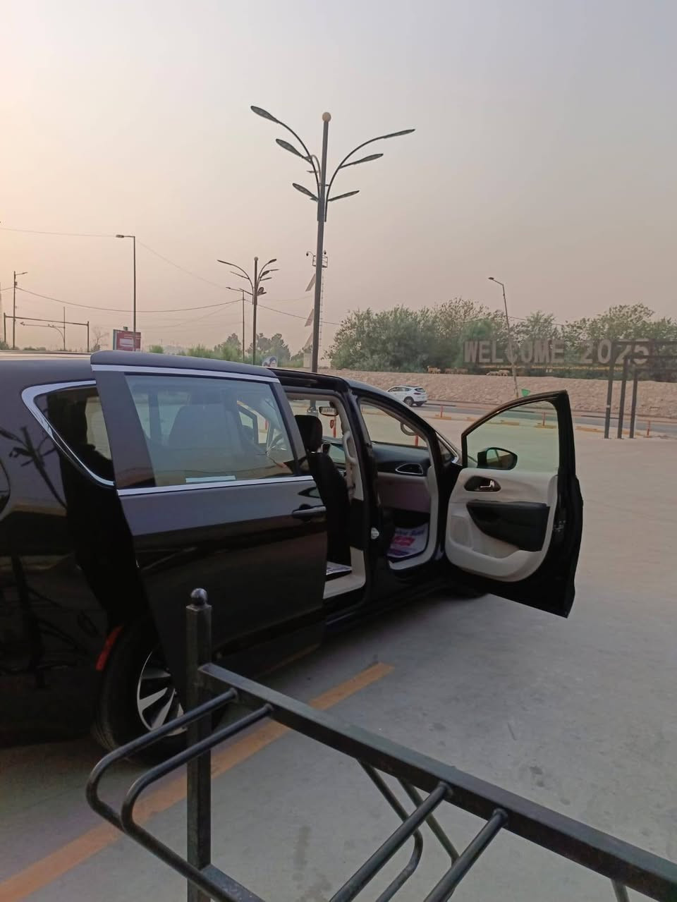 للبيع كرايسلر باسيفيكا هايبرد 2024
📌 ماشية 23 ألف كم
📌 بدون ايرباك وبدون شاصي 
📌 حادث جامَلِغ وبنيد (تصليح جاملغ + بنيد تبديل نفس اللون)
📌 السيارة جديدة
💰 السعر: عند الاتصال
📞 (***********) يوجد وتساب بغداد, العراق
