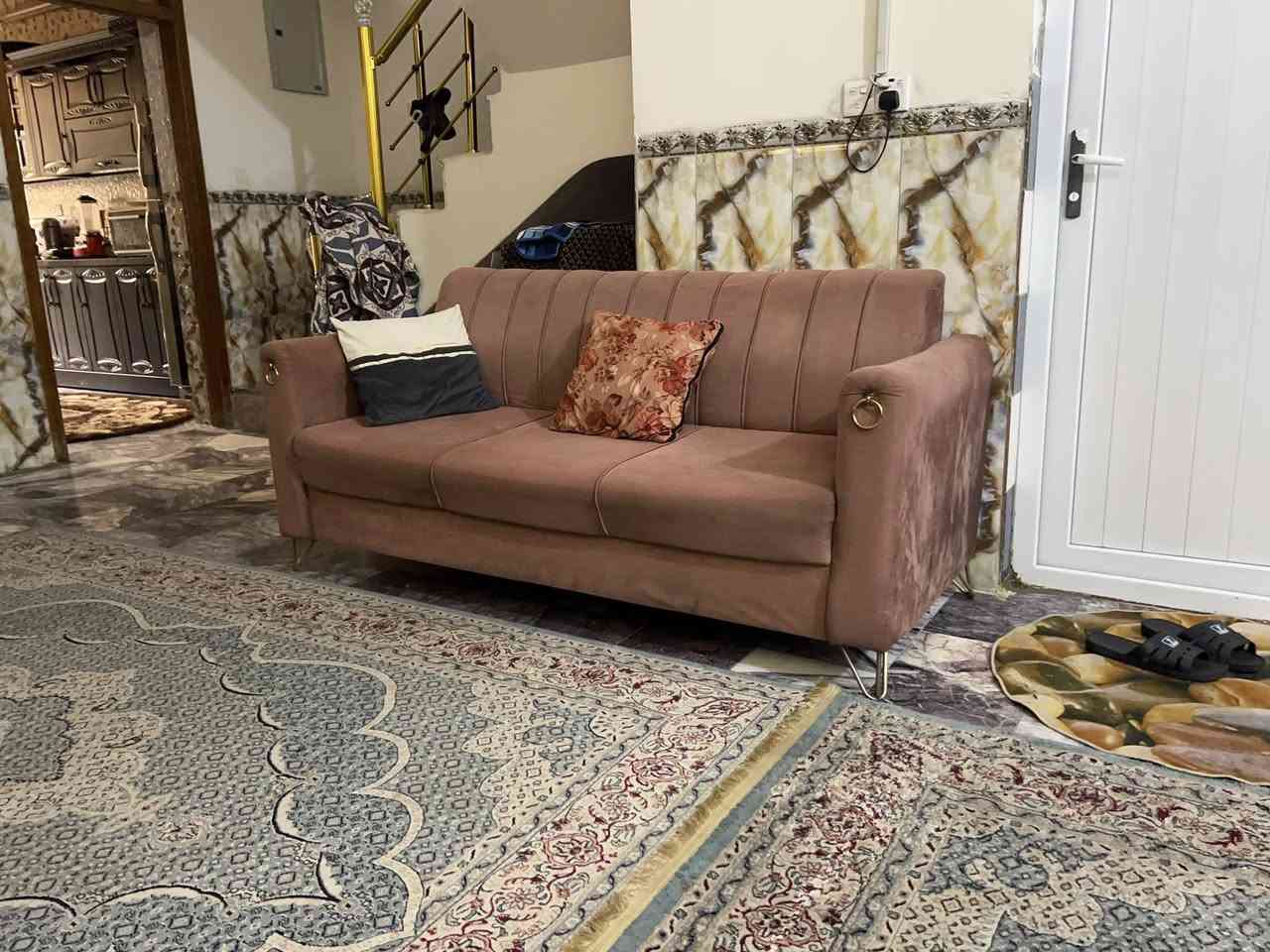 سلام عليكم نص تخم  نضيف لبيع  
مكان الحريه سعر 200 
***********
