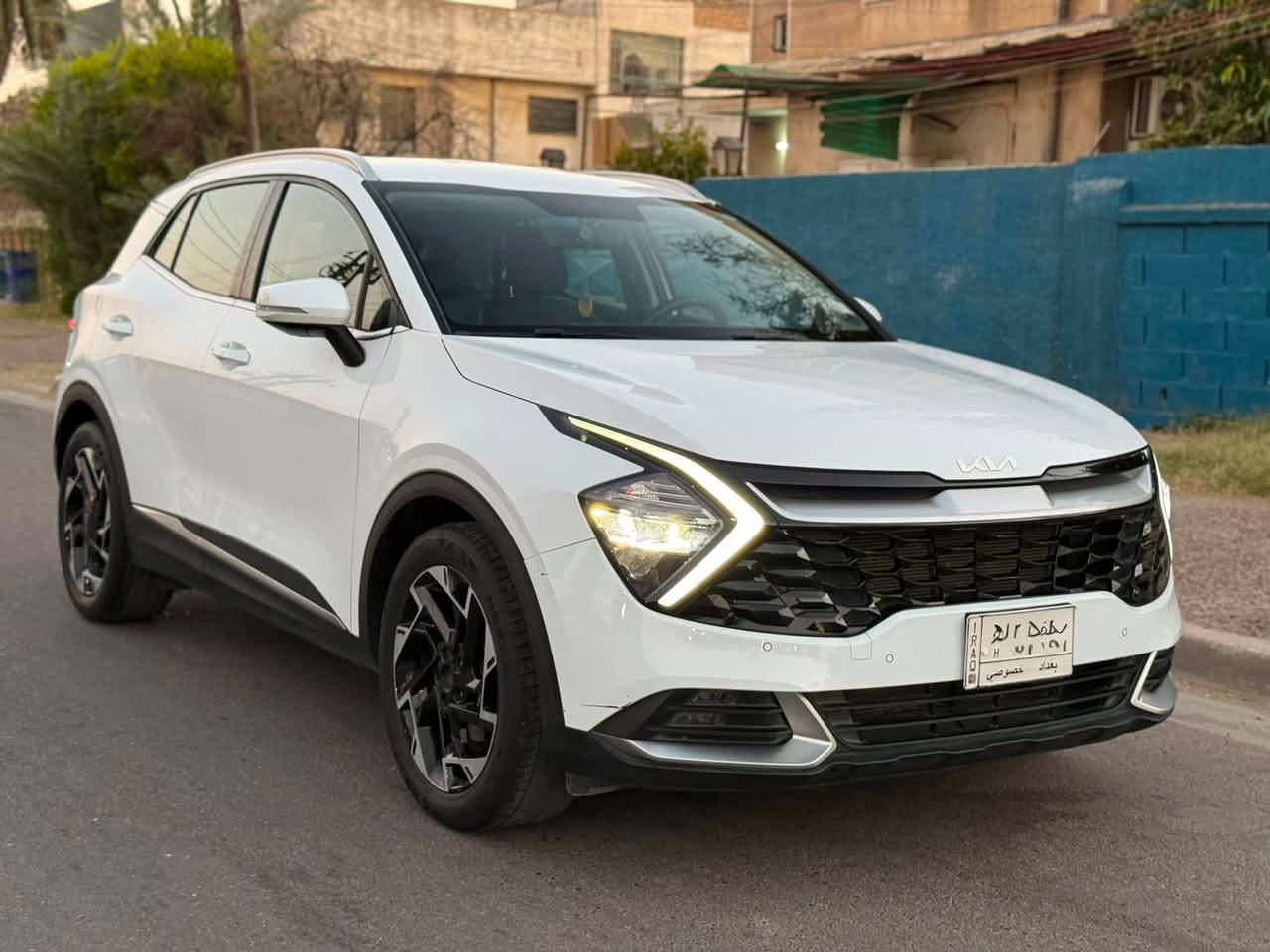 السلام عليكم
🚘 للبيع | كيا سبورتج 2023 خليجي
🔹 المواصفات:
✔️ شاشة
✔️ كاميرا
✔️ حساسات أمامية وخلفية
✔️ تحكم بالستيرن
✔️ شفتات على الستيرن
✔️مود درايف 
📍 الممشى: 27,000 كم فقط.
📄 الأوراق: رقم بغداد، تحويل مباشر، بدون أي نقص، وبعدها بوضع الشركة.
💵 السعر: 18,900 دولار، وقابل للتفاوض بشكل بسيط للجادين.
📍 العنوان: بغداد – اليرموك.
📞 للاستفسار: ***********

