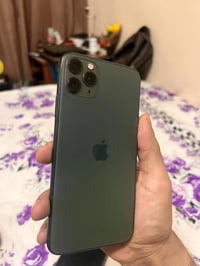 ايفون 11برو ماكس زيتوني ذاكره 256 بطاريه نسبه 79 شحن انساه بس وكع مني ...