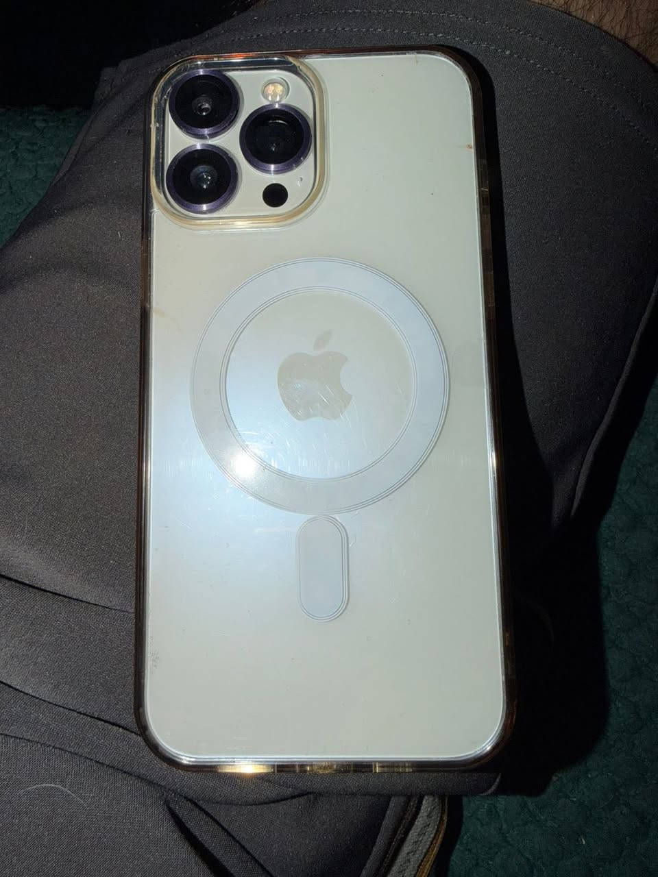 السلام عليكم 13 برو ماكس 
للمراوس او البيع 
تلفون نضيف 
بطاريه 100 
مبدل بطاريه وشاشه وكامره 
فيس ايدي شغال 
نموذج M
عطل بي بسيط فقط وايفاي واكف 
***********
400 وبي مجال
