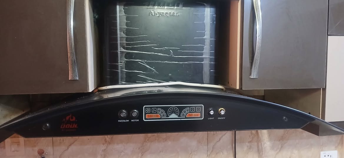 السلام عليكم 
للبيع كاونتر تركي فصال+ مرشحه+ فرن كهربائي اسباني+ سبلت توسوت2 طن+ جهاز جري+ طباخ سطحي 5 عيون المواد بحالة جيده مكاني اليرموك حي الداخليه للاستفسار الاتصال على الرقم *********** متوفر وات ساب
