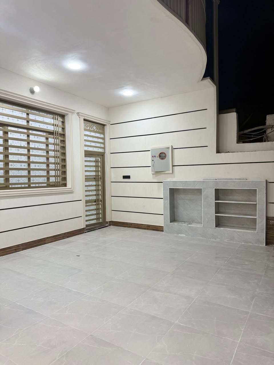 يا الله يا محمد يا علي الدار 🏠 للبيع المساحة 200 متر بناء 🔨 حديث درجة أولى في نهاوند الثالثة 3 قرب المدرسة الوارث لابتداية للا ستفسار وإلا تصال مباشر صاحب العقار ***********
