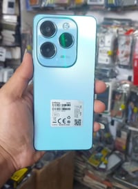 انفكس هوت 40 برو • نضيف • شق بسيط بالشاشة