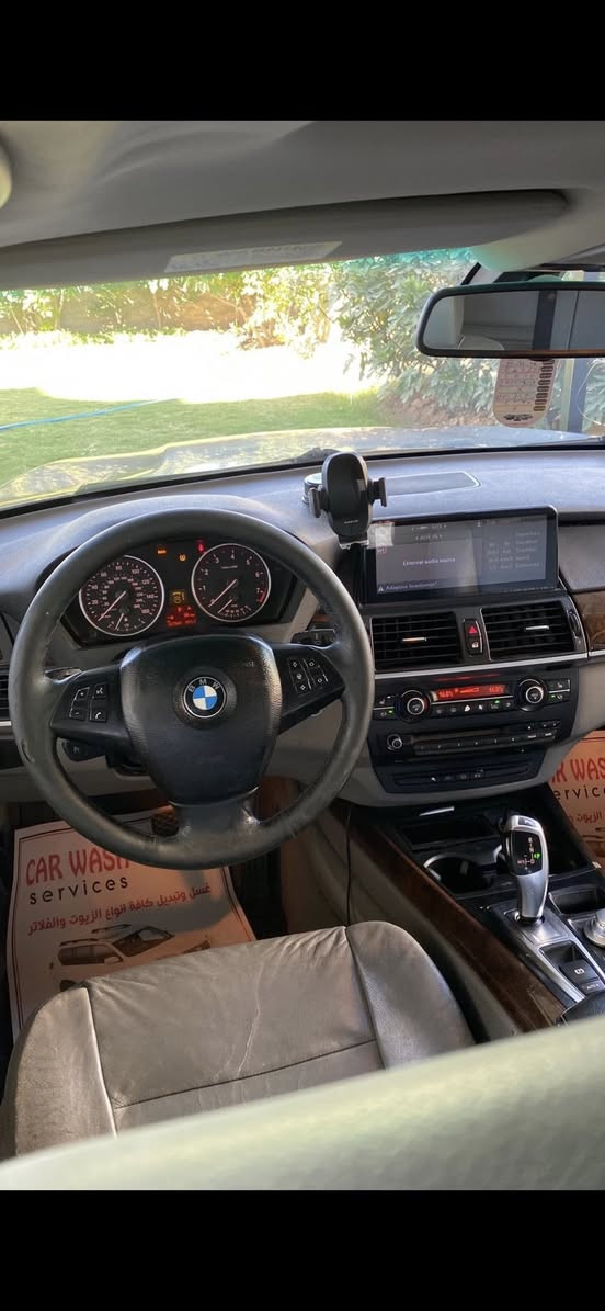 السلام عليكم 
للبيع x5 موديل 2009 
مكينه n52 المرغوب  
مكينه وگير مكفولات 
بيها قطعتين بنيد وباب 
جاهزة تخم تاير جديد
سعرها 120$ ورقه وبيها مجال 
مكانه صلاح الدين الضلوعيه 
اتصل ***********
