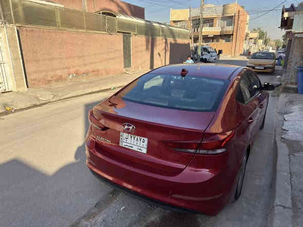 السلام عليكم النترا ١٧  للبيع 
حادثها موضح  بالصور  صندوك و جاملغ خلفي  مصلحات نفسهن
وبيها بارد  
ماشية ٨٩ الف ميل 
مواصفاتها نص فول شاشة جبيرة وكاميرا  خلفية 
ويل كب  ١٦ 
عليها ادامة جديدة مكينة بلكات ومجاول  كله جديد
الصدر البارحة بدلته كله 
اذن مكينه ودسكات كذلك كله جديد 
التايرات نضيفة 
مكاني الشعب  
***********
