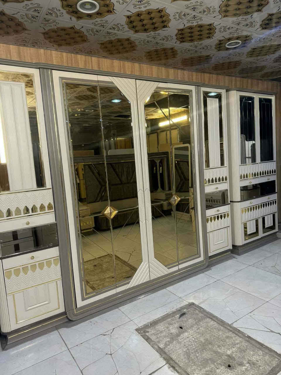 ✨ غرفة تركية  مودرن ✨
🚪 نظام أبواب 11 قطعه بروفايل فاخر
🛏️ سرير ضهر بلوك بمخزن عملي
🪞 جام برونزي أنيق
🧵 قماش وتر بروف أصلي سعره مليوونين و, 300
✨ نظافة 99💯
🚚 شد ونقل مجاني داخل بغداد
📦 توصيل للمحافظات بأسعار رمزية

📍الموقع بغداد الجديدة
📩 للاستفسار راسل خاص


**إذا كنت صاحب هذا الإعلان وتريد حذفه لأي سبب، رجاءا أرسل رسالة إلى الدعم الفني**