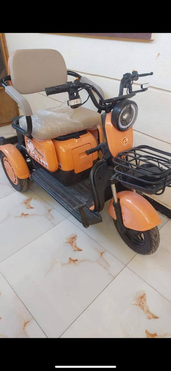 دراجه شحن ست بطاريات صير نفرين لونفر واحد بيها صندوك المسواك جديده ستخدام يوم واحد  سعر مليون وبي مجال شيء قليل عنوان بصره رقم الهاتف ***********
