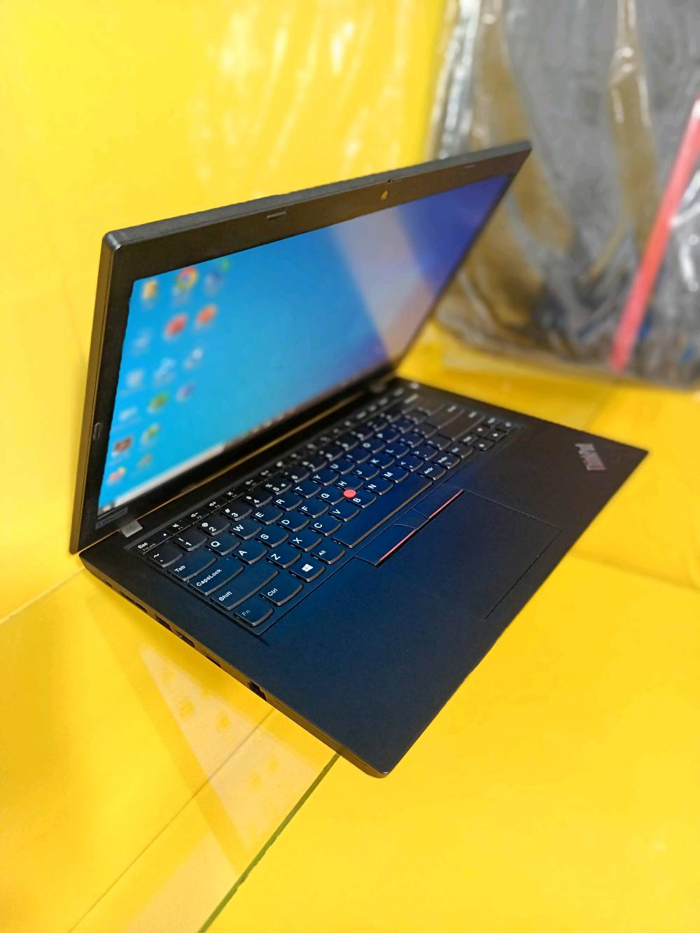 عرض رقم 269 نسبة النظافة 90
i7 جيل ثامن بسعر 250 الف
******************
 Lenovo ThinkPad L490

المعالج: Intel Core i7-8565U 
(8CPUS   2.00 GHZ
***************
رام 8   DDR4
*******
هارد 256  SSD
*******
كارت شاشة دخلي شير 4   UHD
*******
الشاشة 14 Full HD (1920 × 1080)
******
شاحن  Type-C
********
منفذين  USB 3.1
منفذ HDMI
منفذ LAN
***********
البطارية ضمان من ساعه الى ساعين حسب الجهد
ضمان اسبوع من تاريخ الاستلام
--------------------------------------
يوجد خدمة توصيل لجميع انحاء العراق
------------------------------
عنوان ديوانية سوق هرج الفرع الثاني على اليمين  شارع البلي ستيشن 
اسم المكتب لابتوب الديوانية (( هاتف) ***********  وتساب او المراسله على صفحة لابتوب الديوانية
&&&&&&&&&
ملاحضة رجاءا لا نشتري او نرواوس