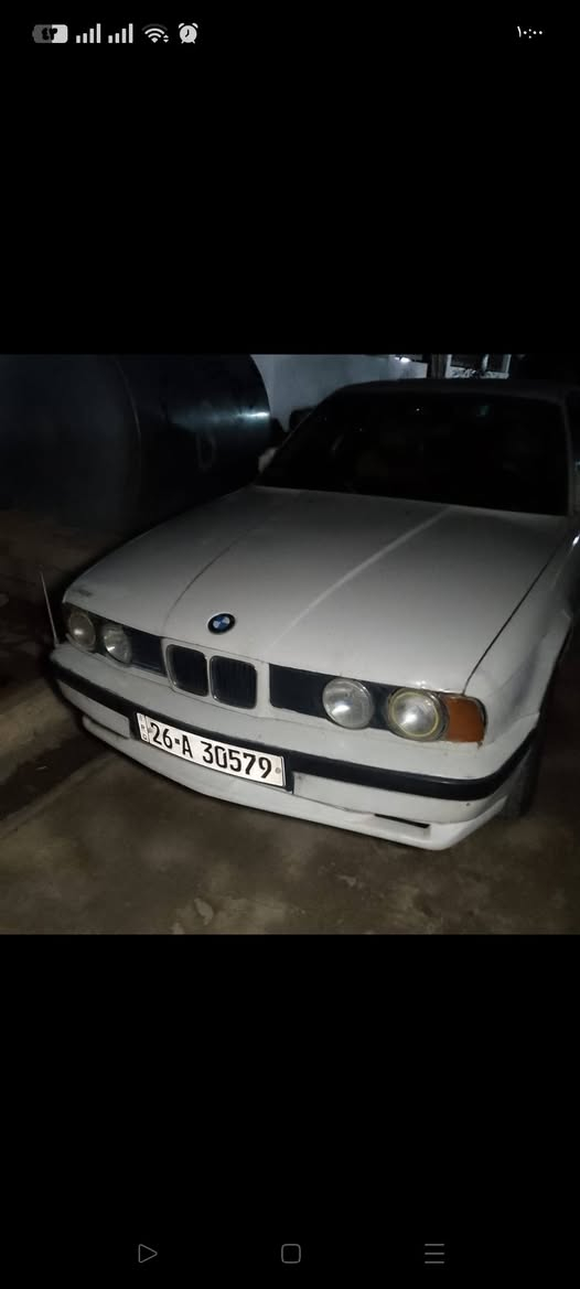 السلام عليكم بي ام للبيع مودي 90 ثانويه 30 ثاني يوم احول لك اياها تبريد ثلج تدفئه  حجم 520 محرك فل جير عادي السعر 42 وهذا رقم ***********
